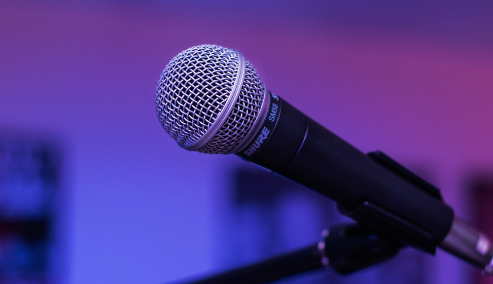 Rédaction de portraits éditoriaux </br>et diffusion de podcasts