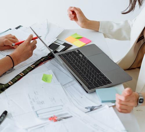 Visuel illustrant l'accompagnement au cours d'un projet Web